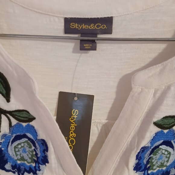 Women's Floral Embroidered Henley Top SZ 3X NWT Cotton - Picture 2 of 6